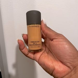 MAC Cosmetics Studiofix Fluid NC42